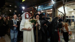 Αγρίνιο: Αποκριάτικα πεζοδρομο-πατήματα με Μπούλες στους πεζόδρομους της πόλης (Παρ 21/2/2025 19:00)