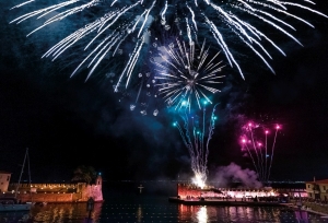 Θρησκευτική κατάνυξη στο Ενετικό Λιμάνι της Ναυπάκτου την Μεγάλη Παρασκευή (3/5/2024)