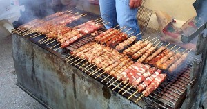 Τσικνοπέμπτη στην πλατεία του Μύτικα – Μια γιορτή με κέφι, μουσική και παράδοση (Πεμ 12/2/2026 12:00 μ.)